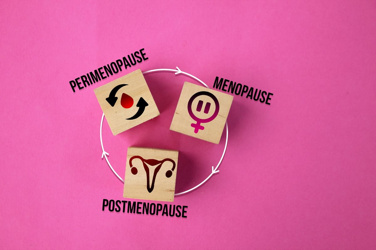 Mujer representando síntomas de desequilibrio hormonal